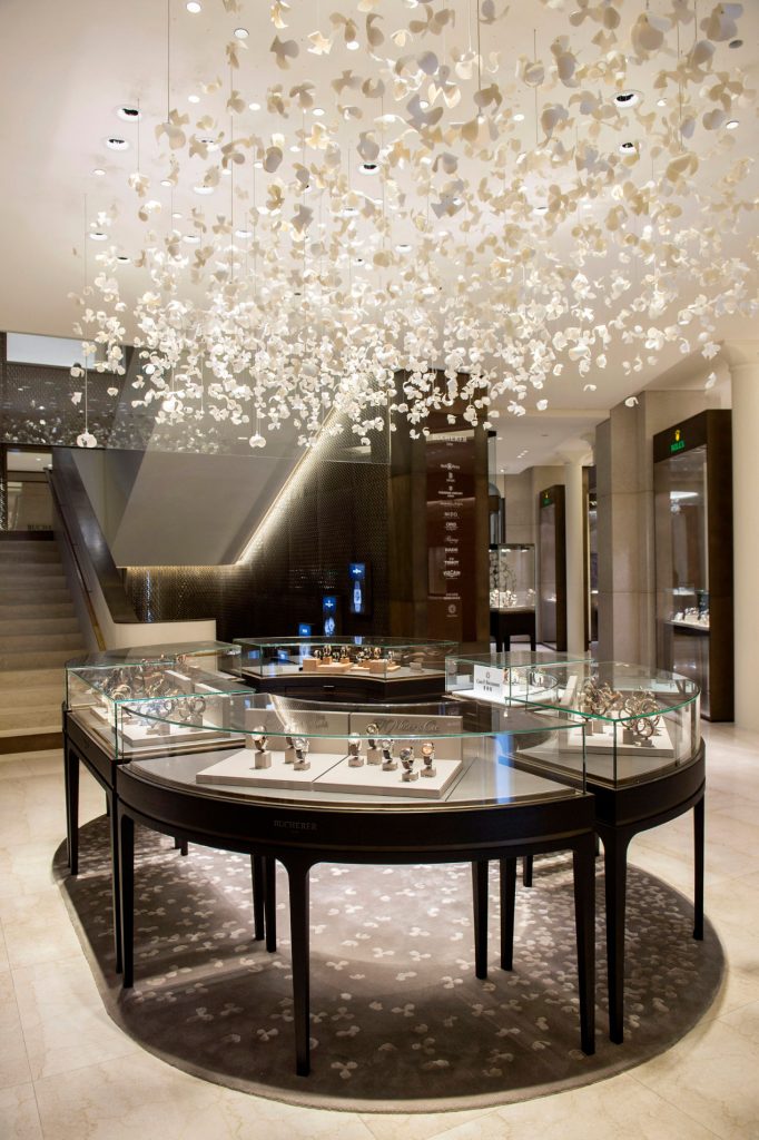 Superbe décoration au rez-de-chaussée de la boutique Bucherer à Paris