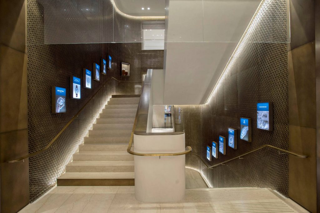 Le très bel escalier de la boutique Bucherer à Paris